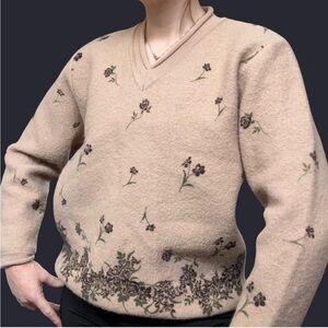 Woolrich Women’s 100% Wool Floral Beige Sweater